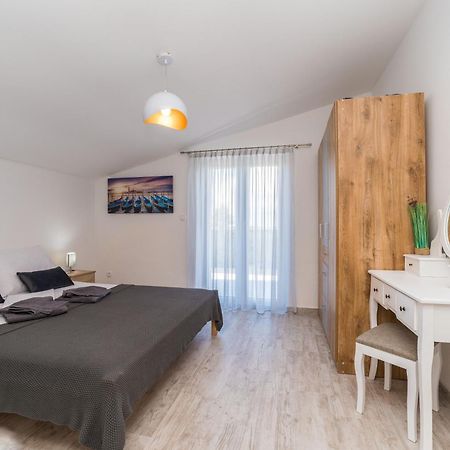 Vila Zara Nin Exteriör bild